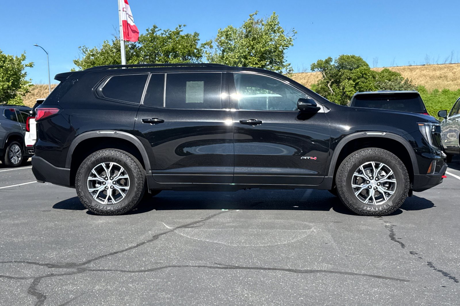 Used 2026 GMC Acadia AT4 AWD/4WD image 3