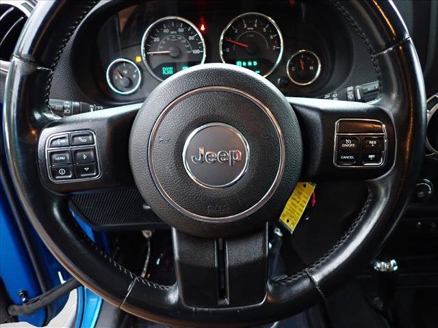 Used 2015 Jeep Wrangler Unlimited Rubicon w/ Connectivity Group AWD/4WD image 12