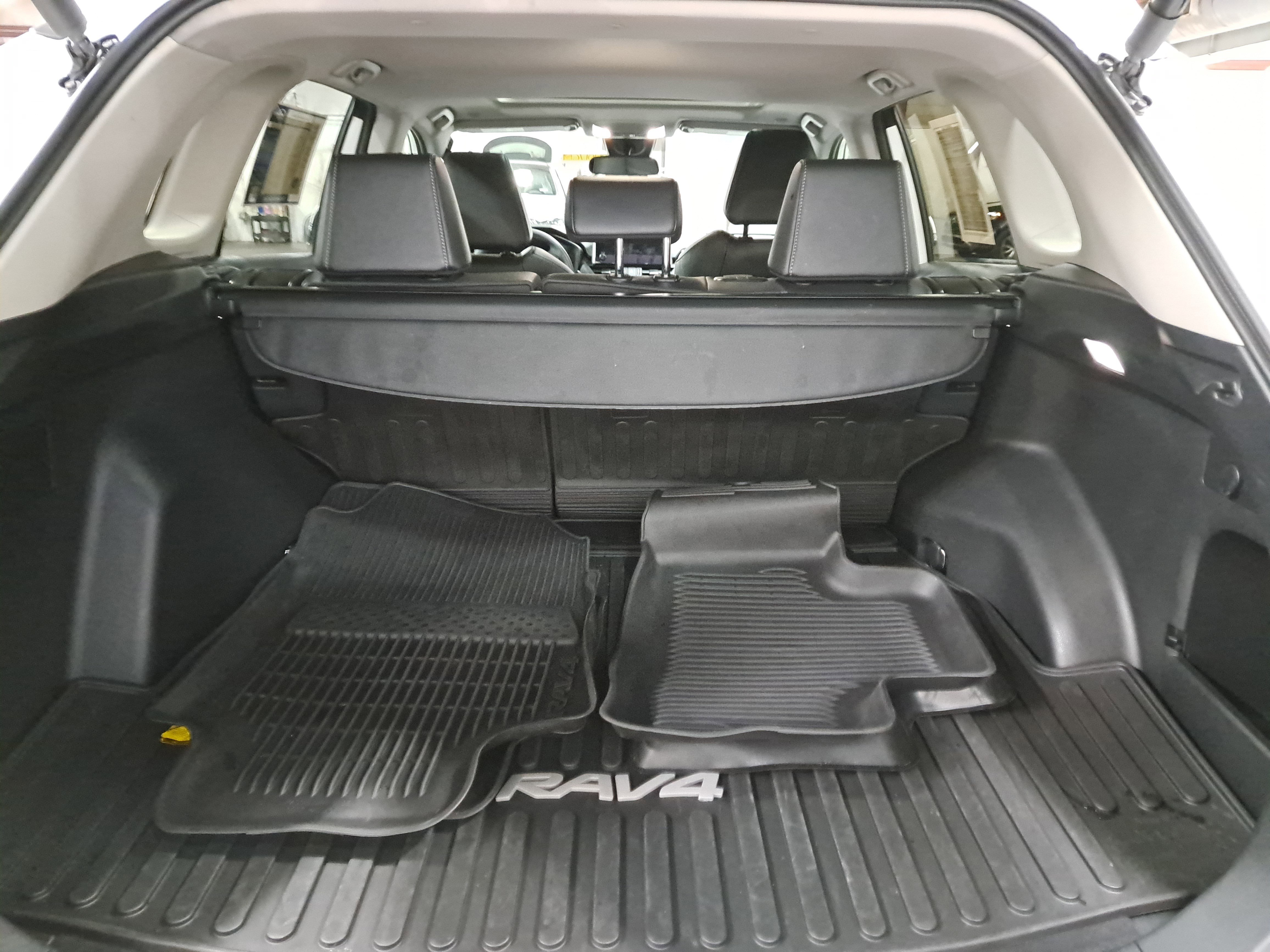 Used 2025 Toyota RAV4 XLE Premium image 14