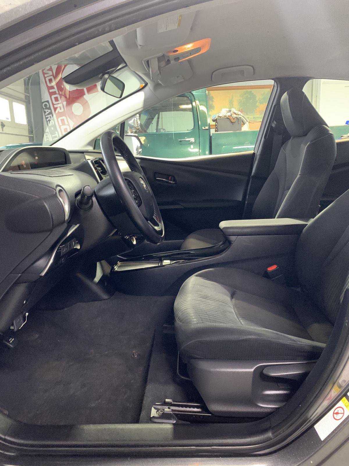 Used 2020 Toyota Prius Prime LE image 11