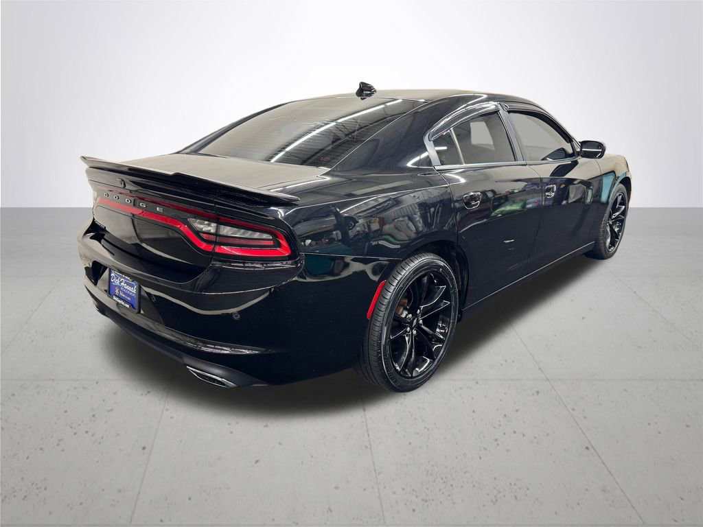 Used 2017 Dodge Charger SXT w/ Blacktop Package image 7