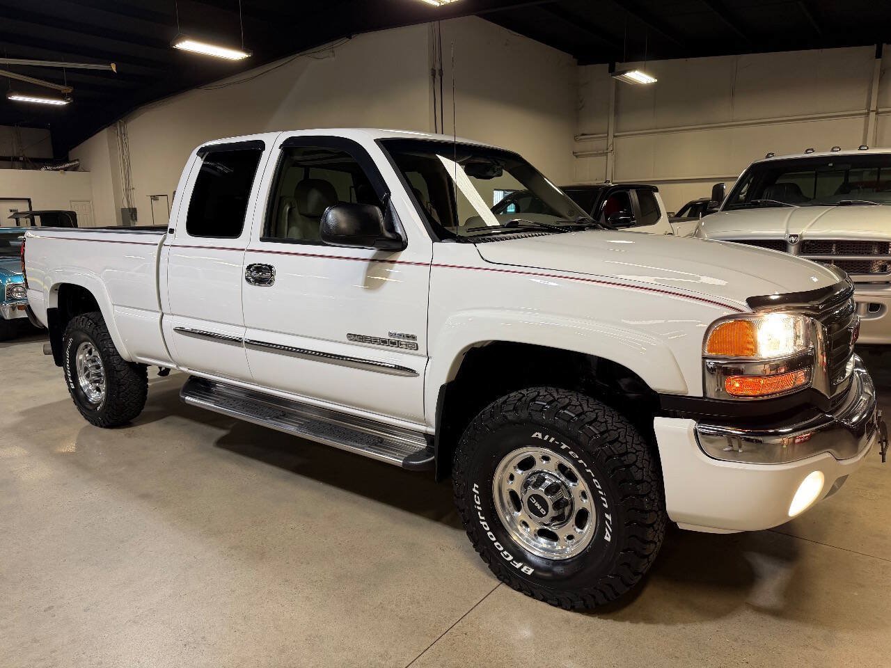 Used 2007 GMC Sierra 2500 SLE w/ Heavy-Duty Power Package RWD image 1