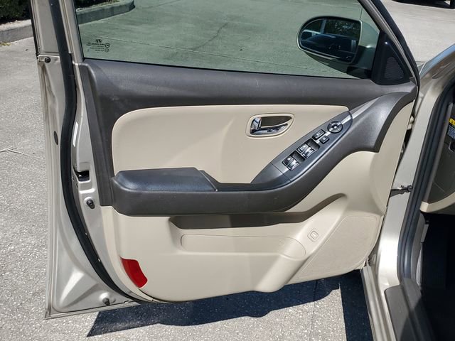 Used 2010 Hyundai Elantra GLS image 14