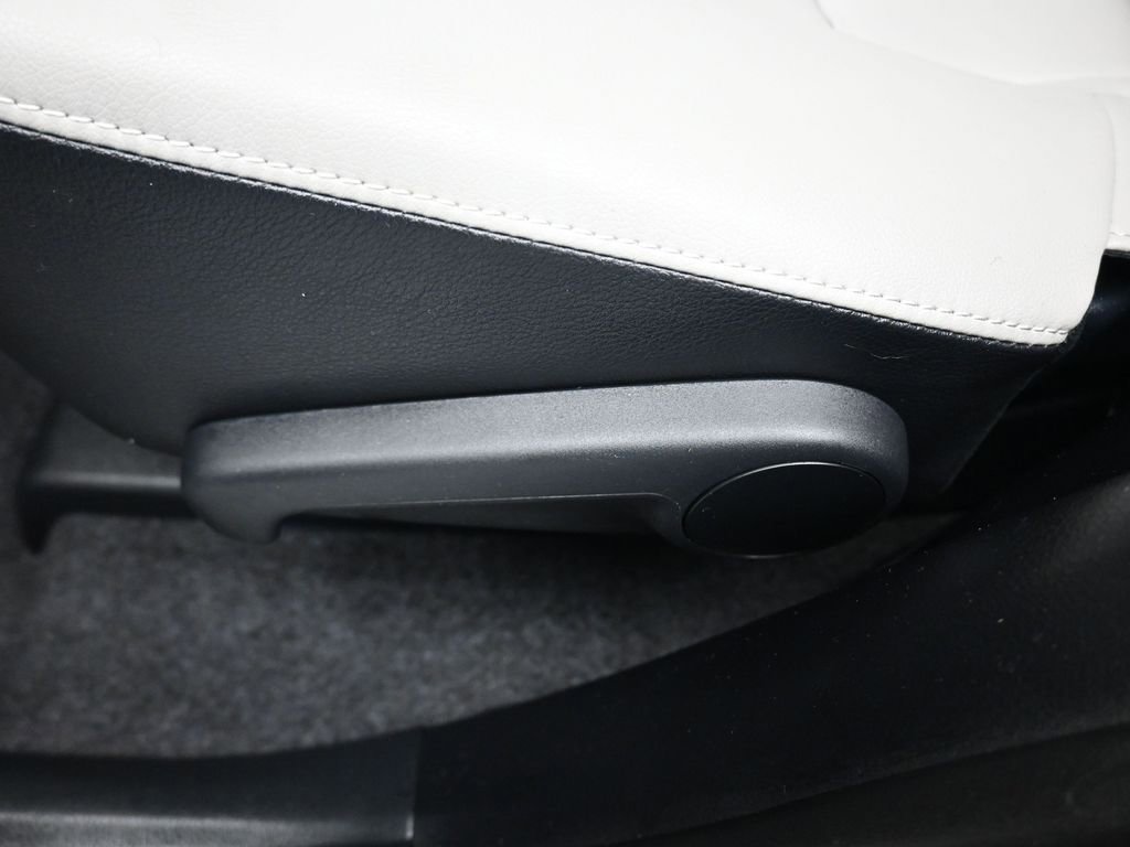 Used 2018 Toyota RAV4 Limited image 33