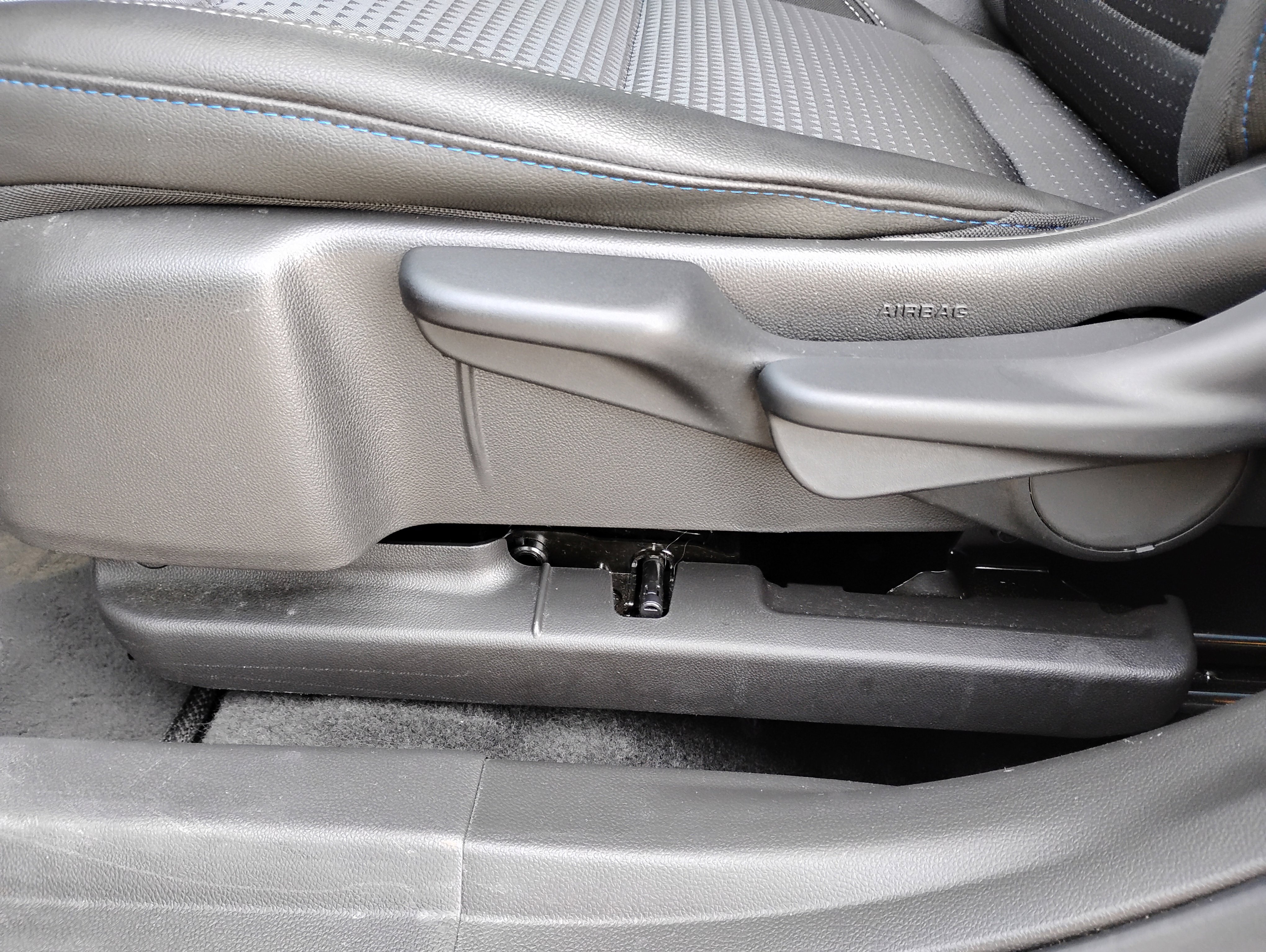 Used 2025 Chevrolet Trax LT w/ LT Convenience Package image 14