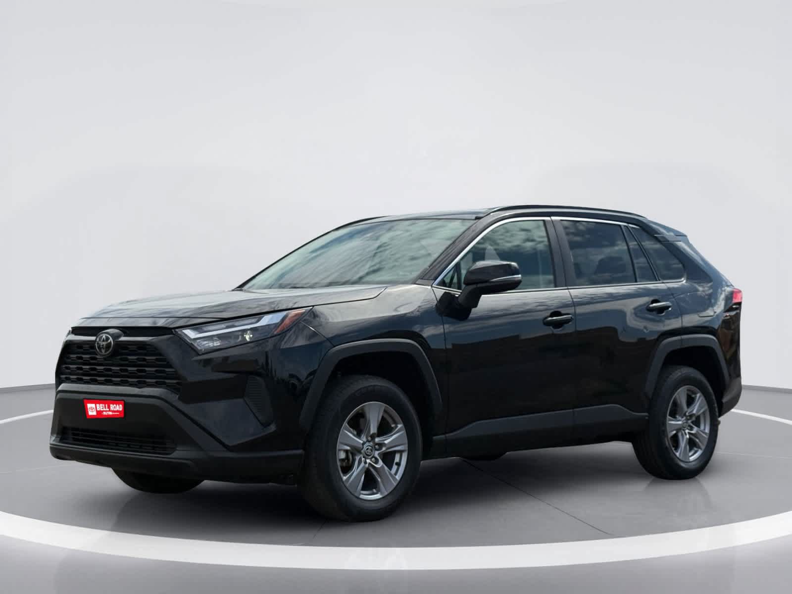 Used 2025 Toyota RAV4 XLE FWD image 2