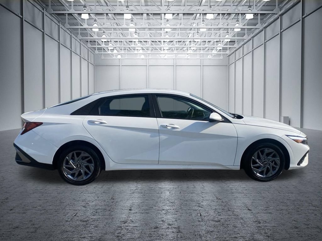 Used 2024 Hyundai Elantra SEL FWD image 4