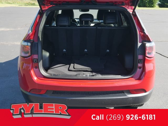 Used 2024 Jeep Compass Latitude AWD/4WD image 17