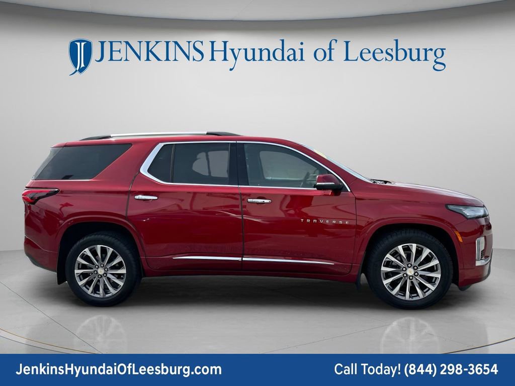 Used 2022 Chevrolet Traverse Premier FWD image 3