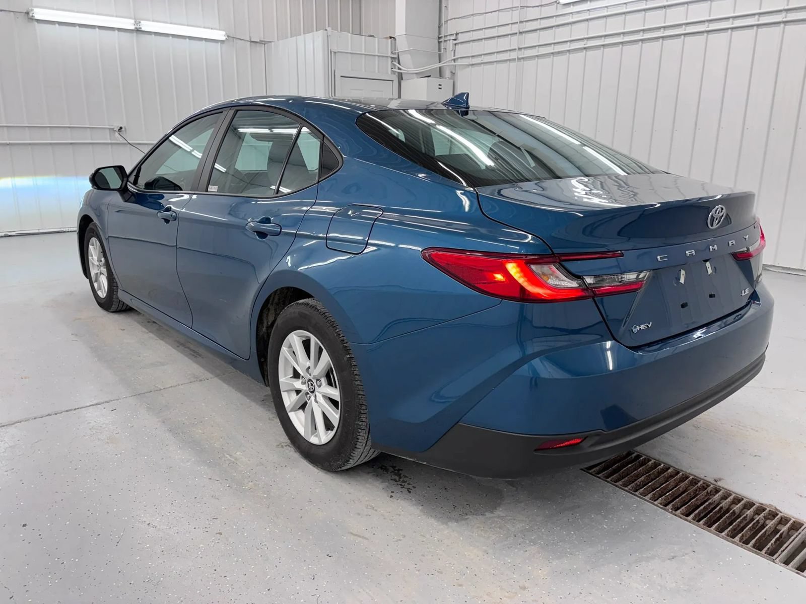 Used 2026 Toyota Camry LE w/ Convenience Package FWD image 4