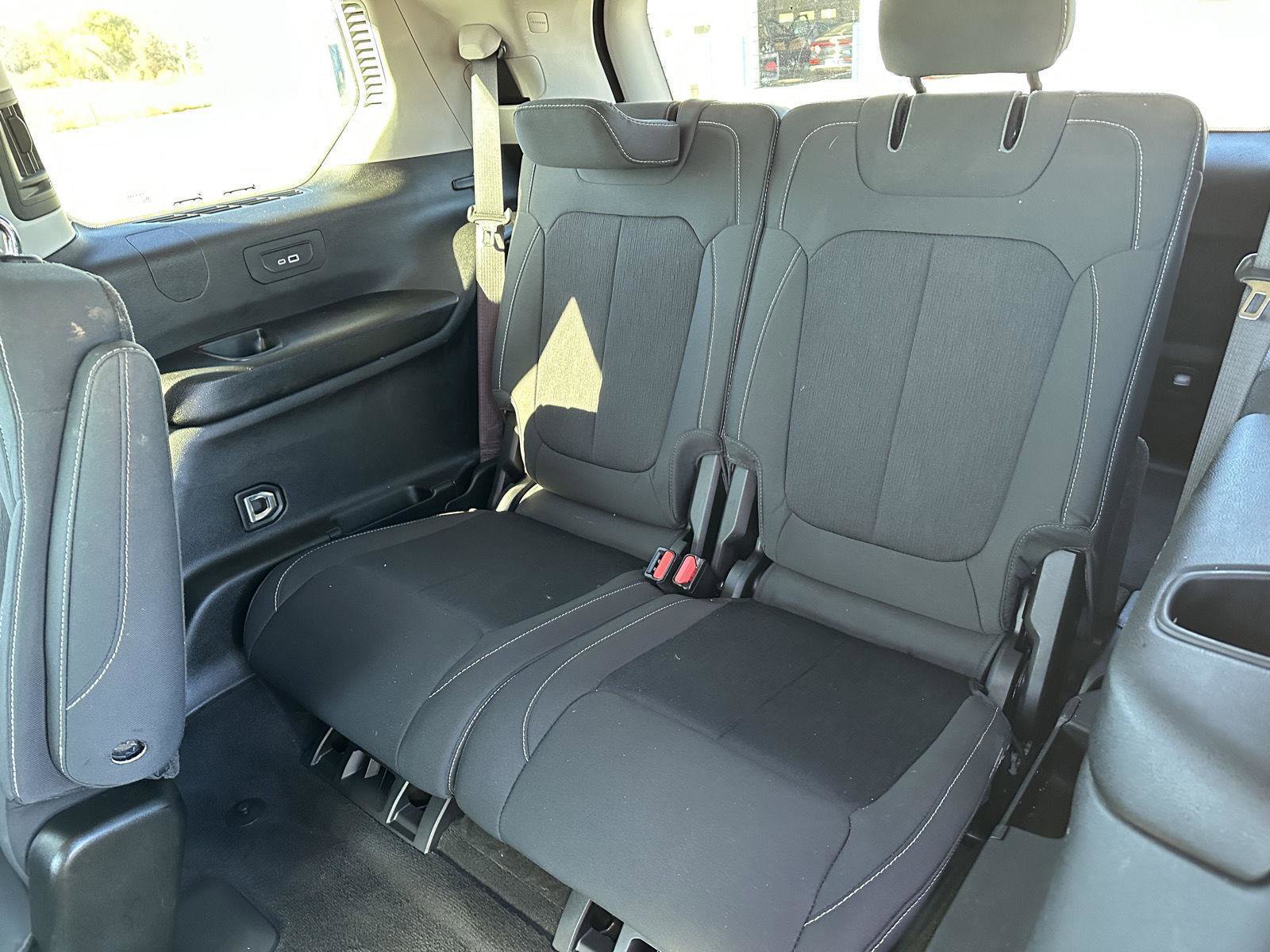 Used 2022 Jeep Grand Cherokee L Laredo w/ Luxury Tech Group I image 17