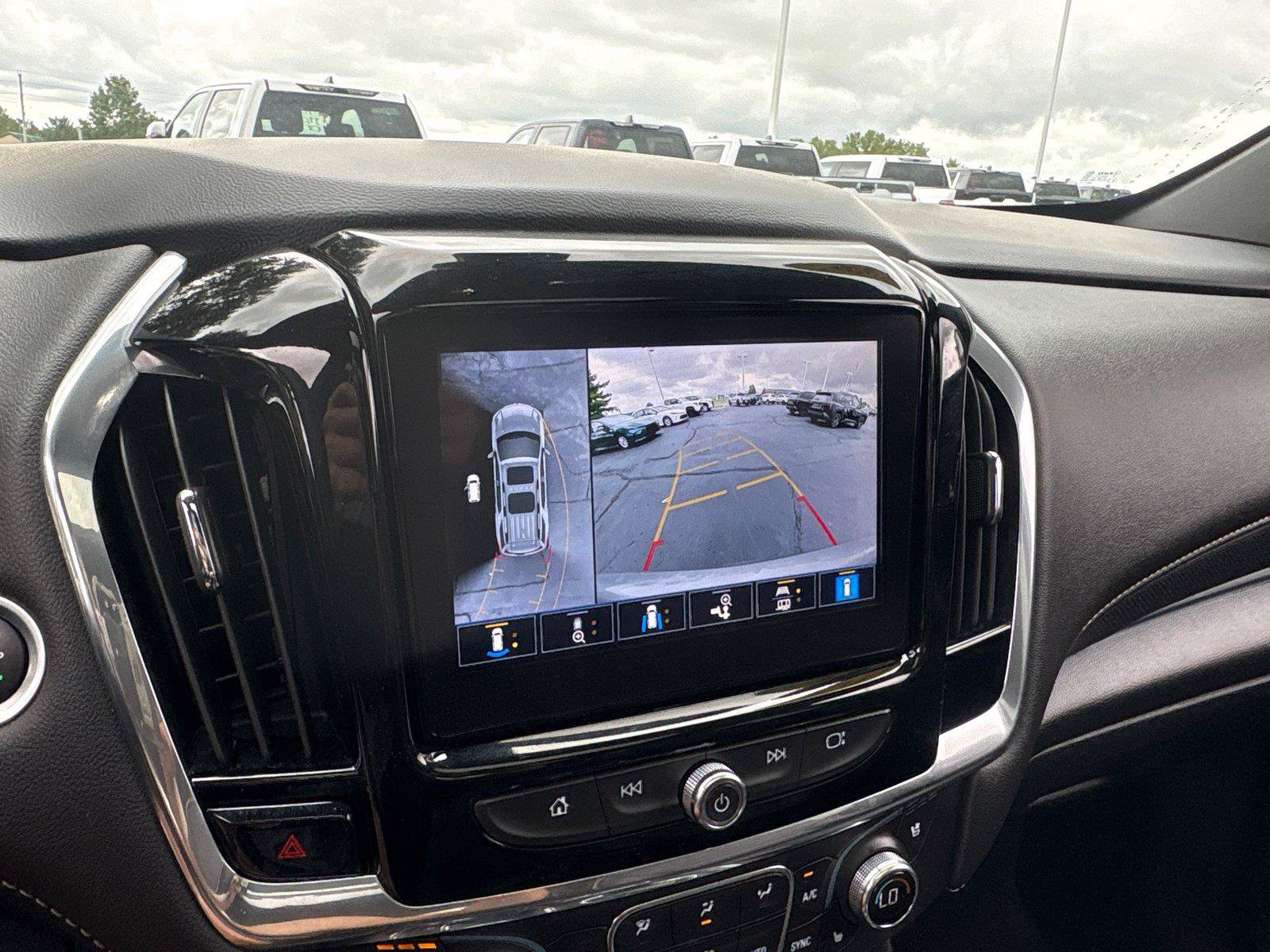 Used 2023 Chevrolet Traverse Premier AWD/4WD image 27