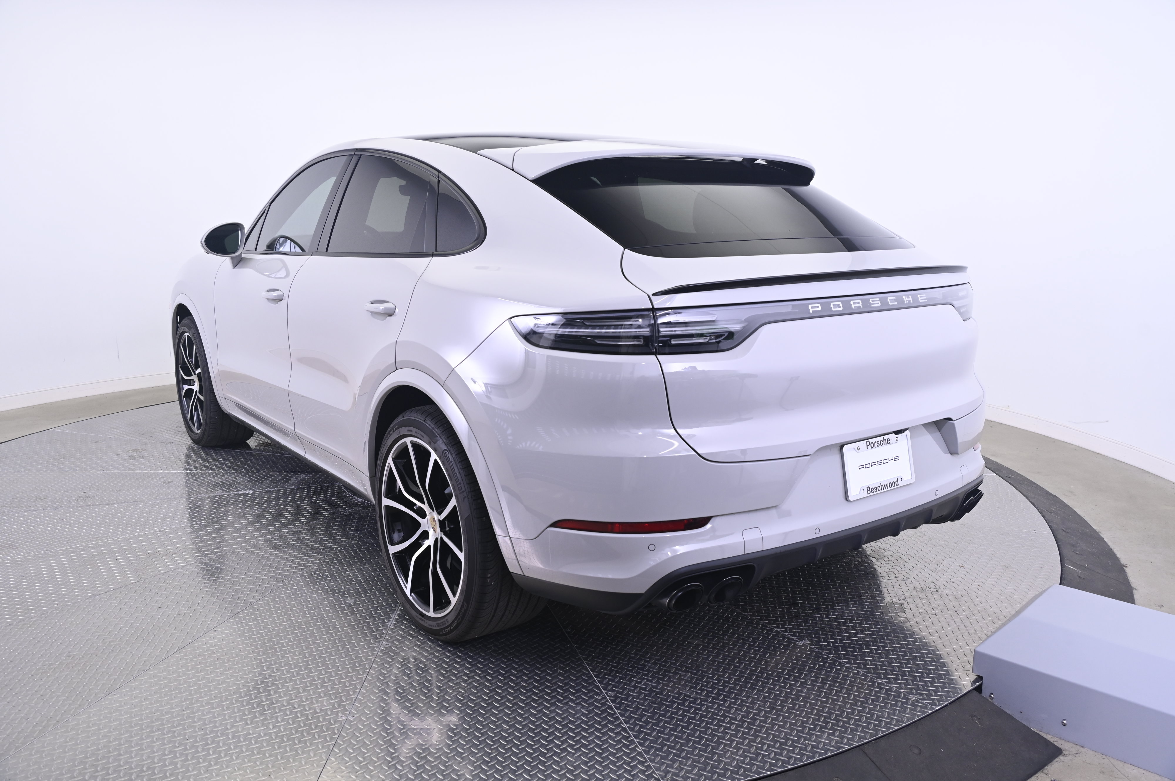 Certified 2023 Porsche Cayenne Turbo AWD/4WD image 3