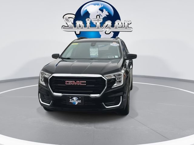 Used 2023 GMC Terrain SLE w/ Driver Convenience Package image 3