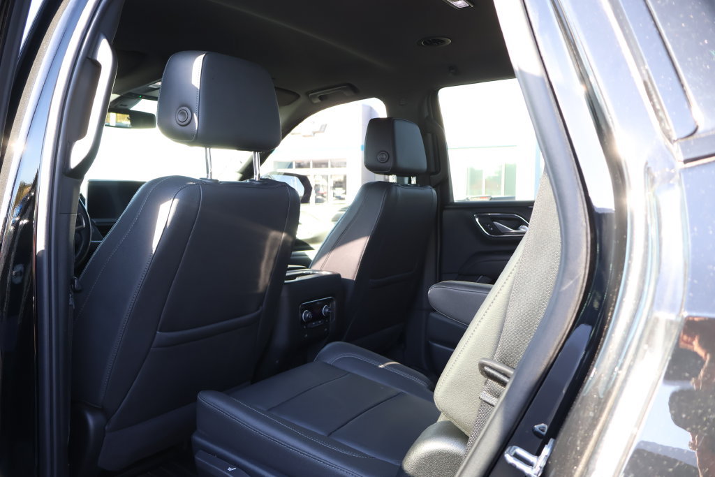 Used 2022 Chevrolet Tahoe Z71 w/ Luxury Package AWD/4WD image 36