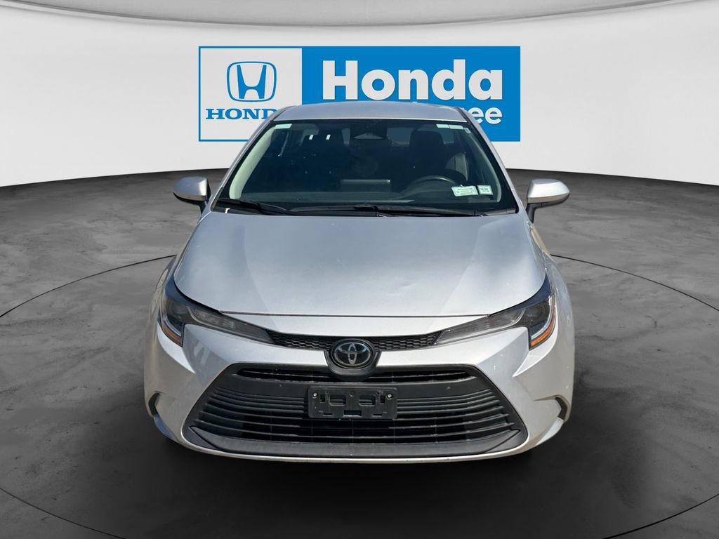 Used 2025 Toyota Corolla LE FWD image 2