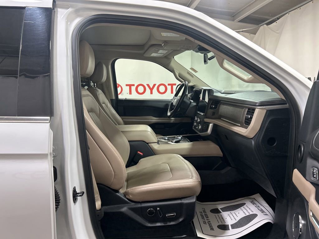 Used 2023 Ford Expedition Limited image 11