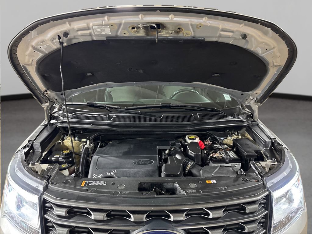 Used 2017 Ford Explorer XLT w/ Equipment Group 202A image 13