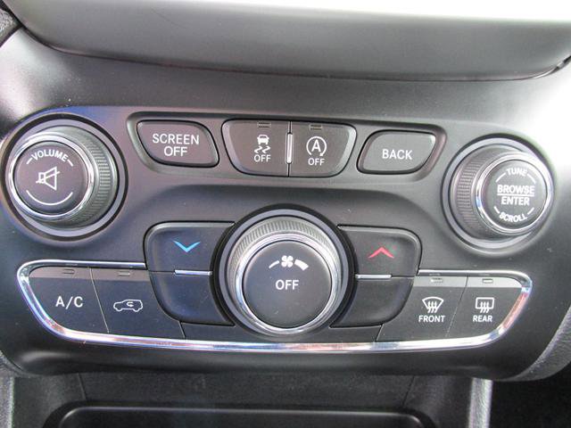 Used 2017 Jeep Cherokee Trailhawk w/ Cold Weather Group image 12