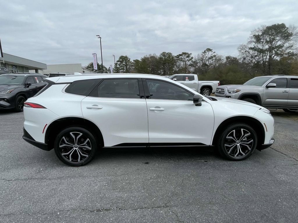 New 2025 Toyota Crown Signia image 2