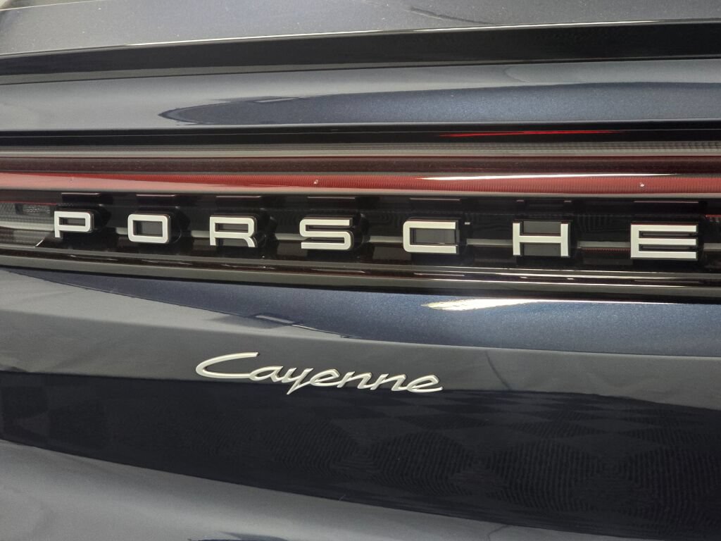 Certified 2025 Porsche Cayenne Coupe AWD/4WD image 36