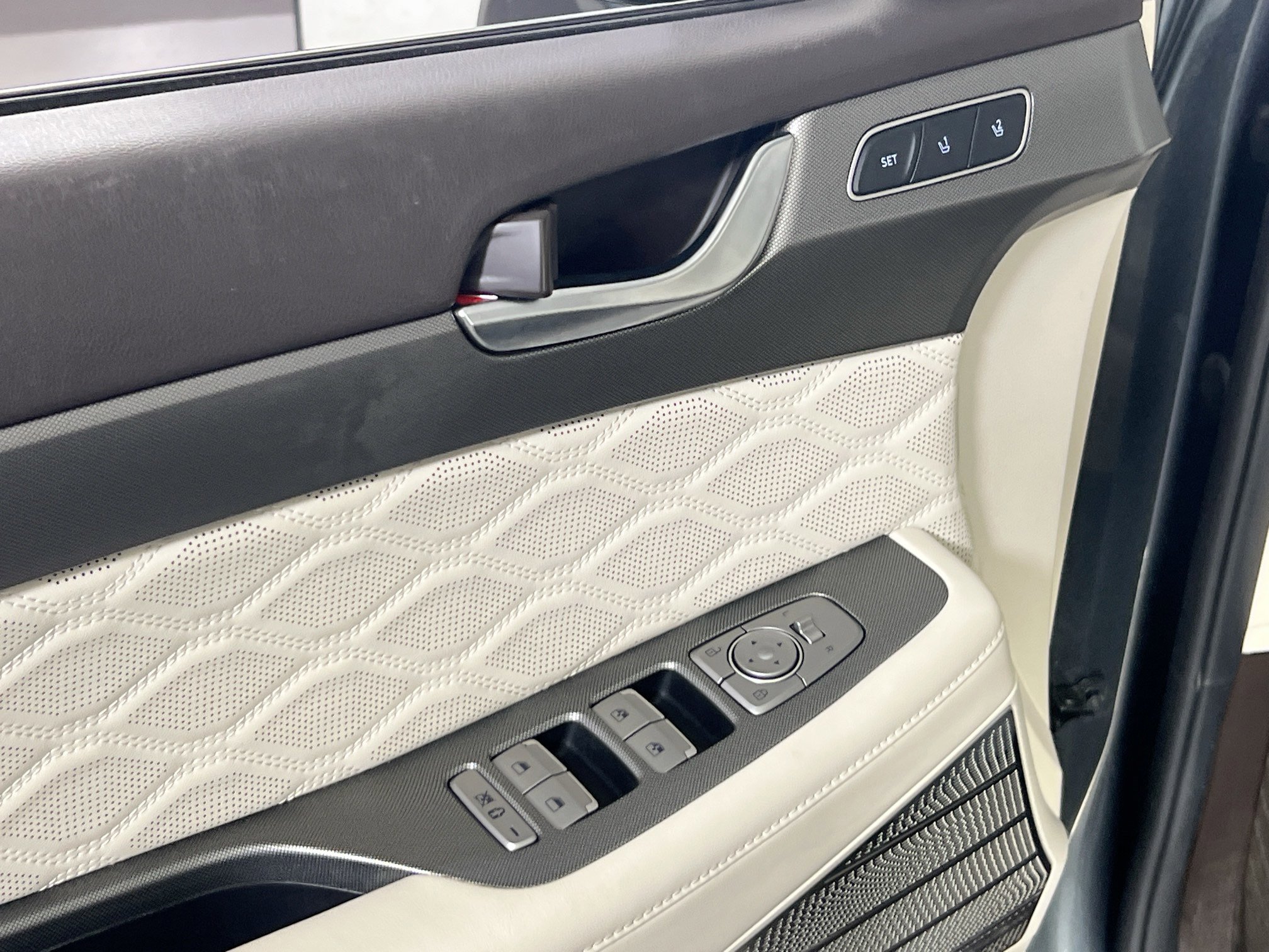 Used 2020 Hyundai Palisade Limited w/ Winter Weather Package image 17