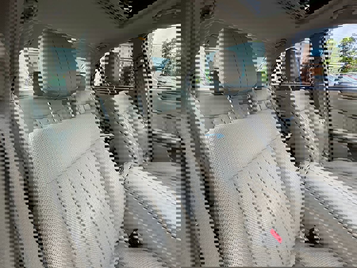 Used 2011 Mercedes-Benz E 550 Sedan image 8