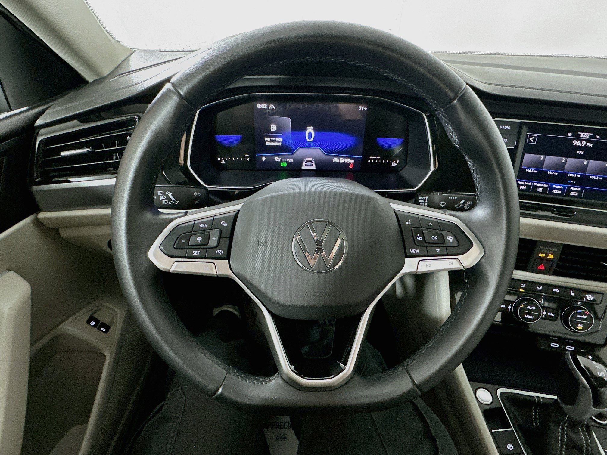 Used 2023 Volkswagen Jetta SE w/ Panoramic Sunroof Package FWD image 11