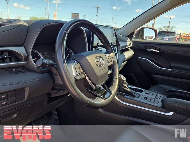 Used 2020 Toyota Highlander XLE image 22