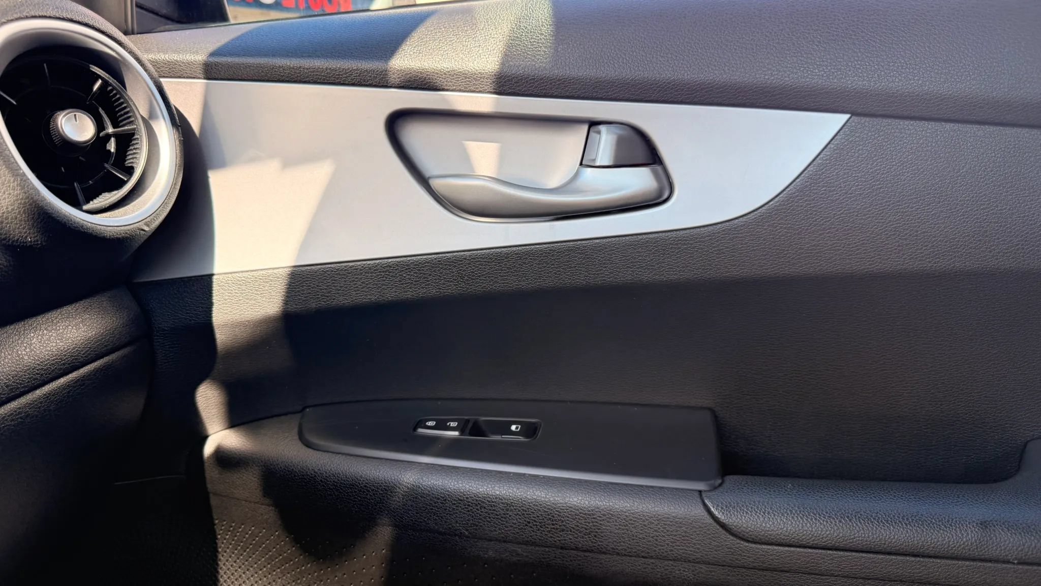 Used 2024 Kia Forte LXS FWD image 25