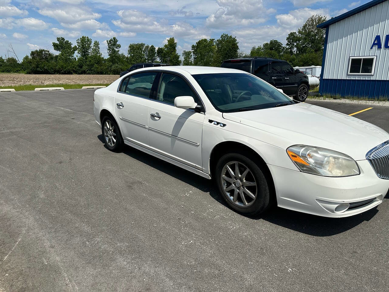 Used 2011 Buick Lucerne CXL FWD image 2