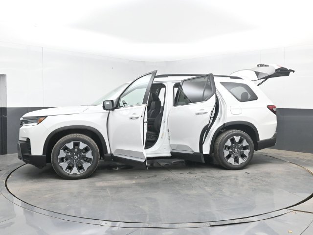 New 2026 Honda Pilot Touring image 57