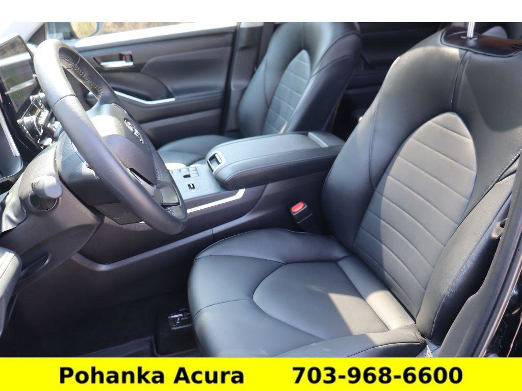 Used 2025 Toyota Highlander XLE image 26