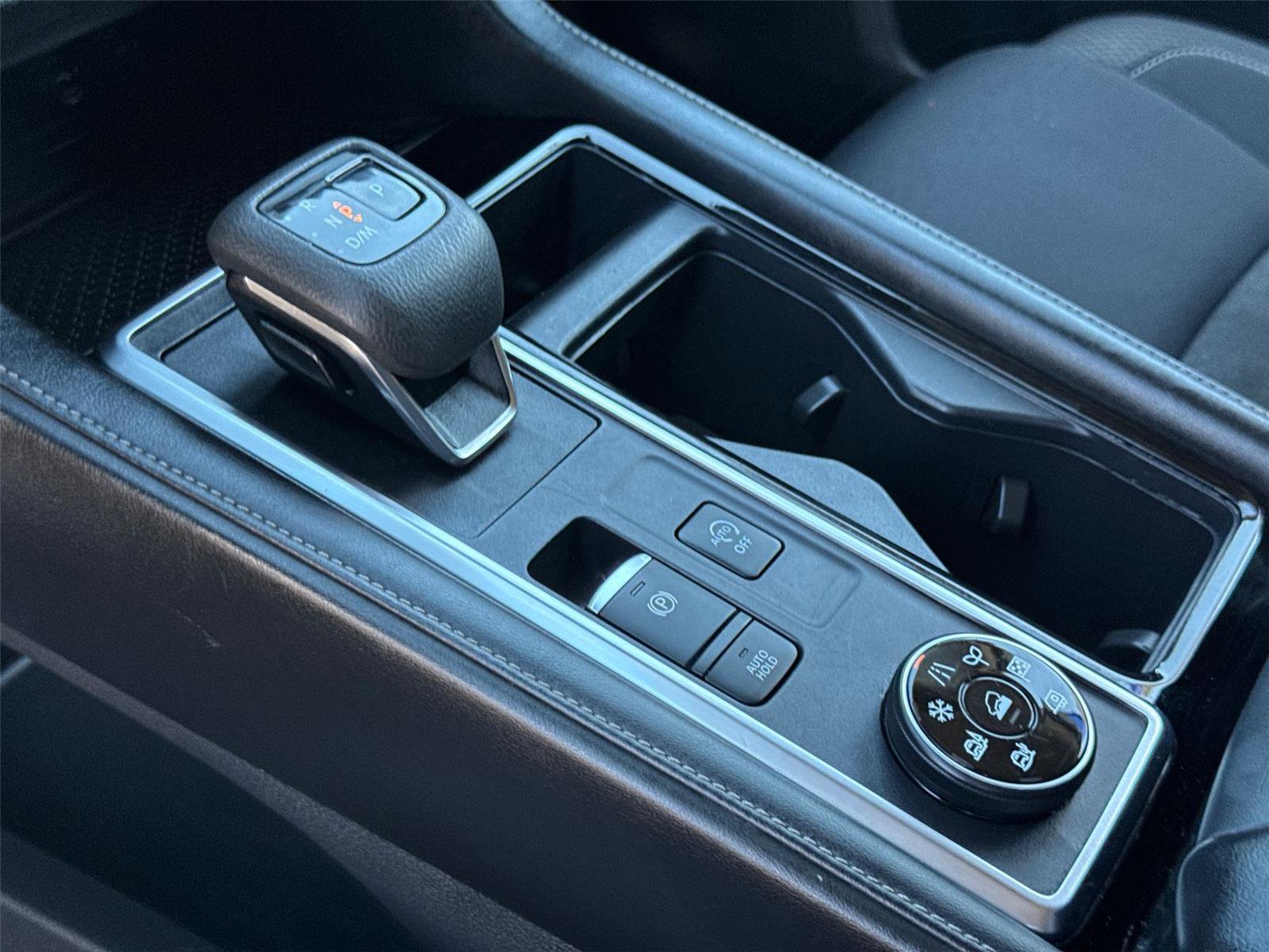 Used 2022 Nissan Pathfinder SV image 28