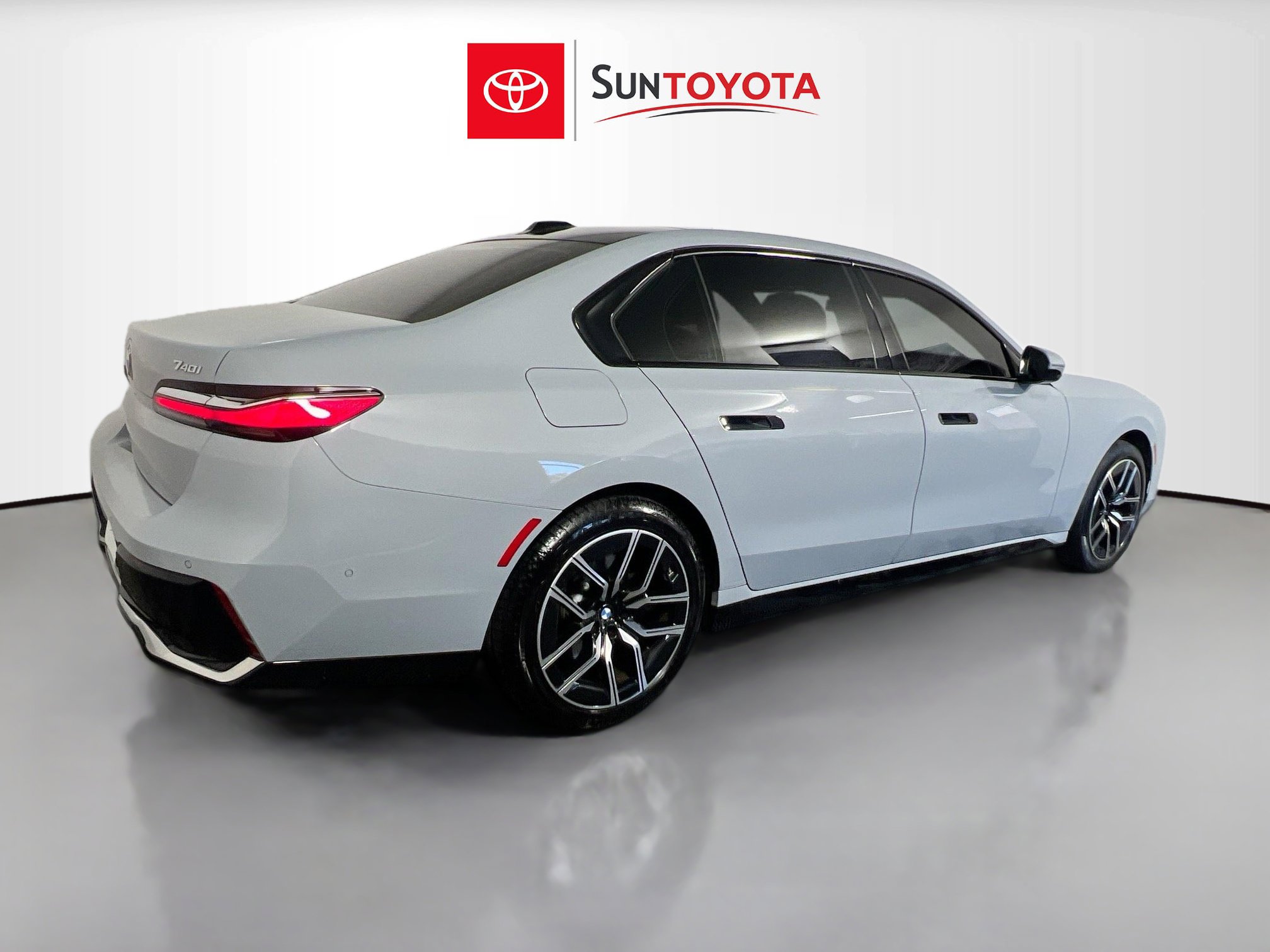 Used 2024 BMW 740i RWD image 4