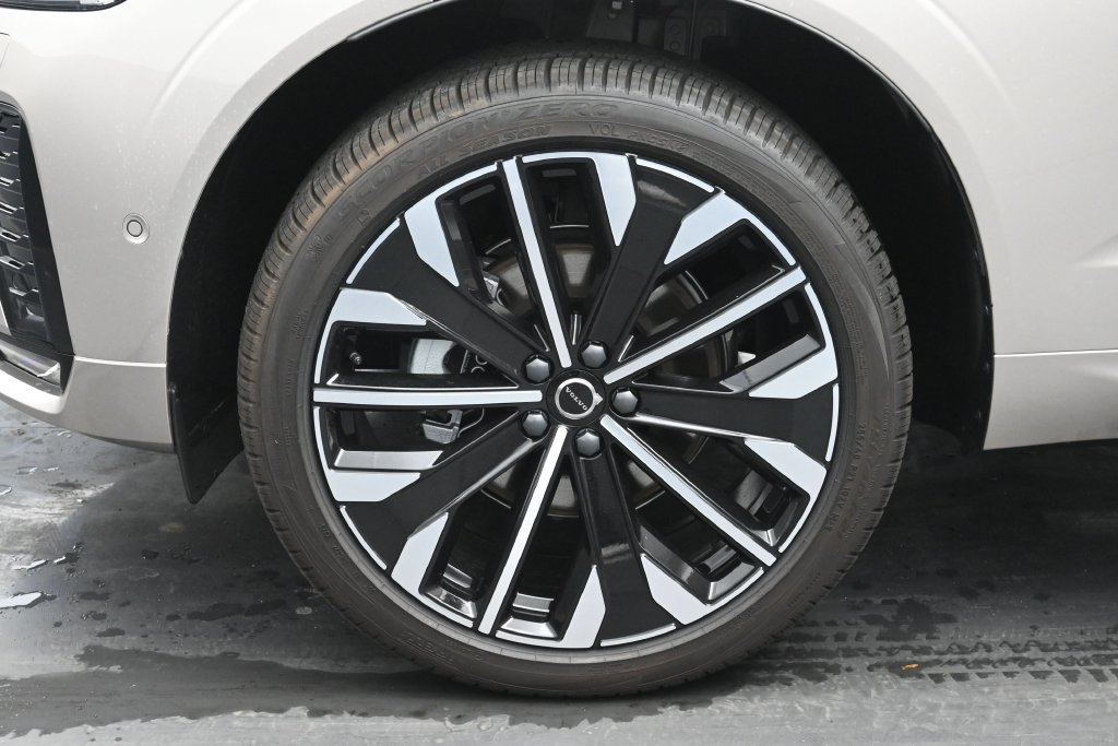 New 2027 Volvo XC60 B5 Ultra AWD/4WD image 25