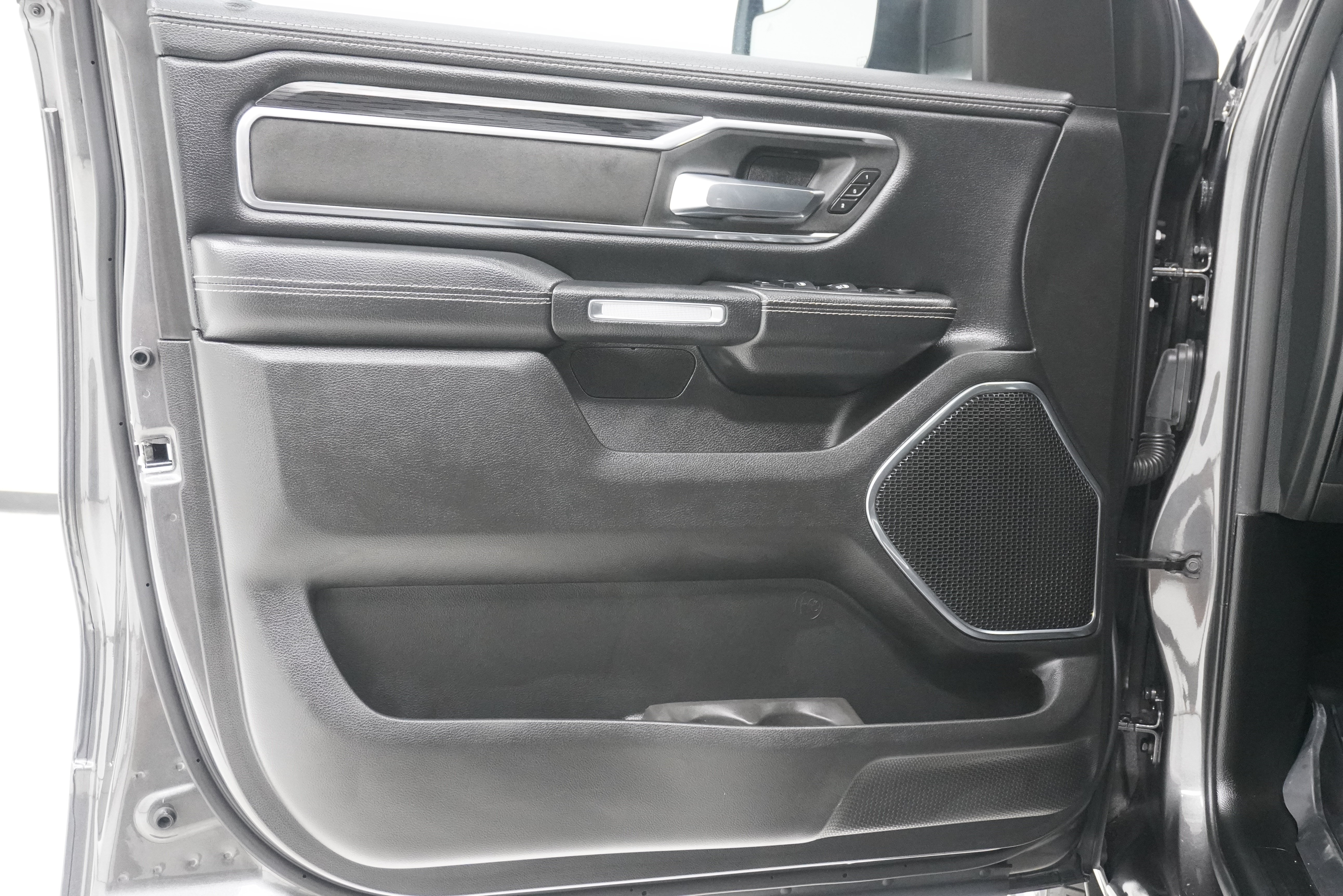 Used 2024 RAM 1500 Laramie AWD/4WD image 16