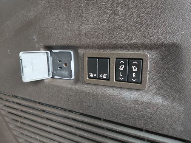 Used 2023 GMC Yukon XL Denali image 35