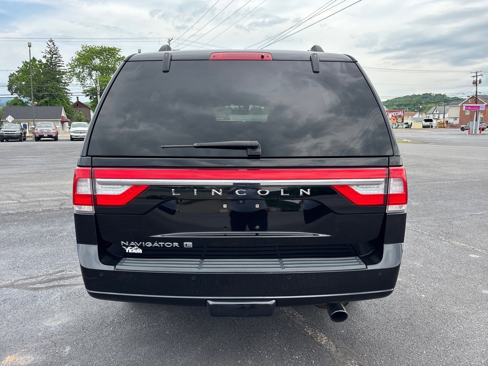 Used 2017 Lincoln Navigator L Reserve AWD/4WD image 6