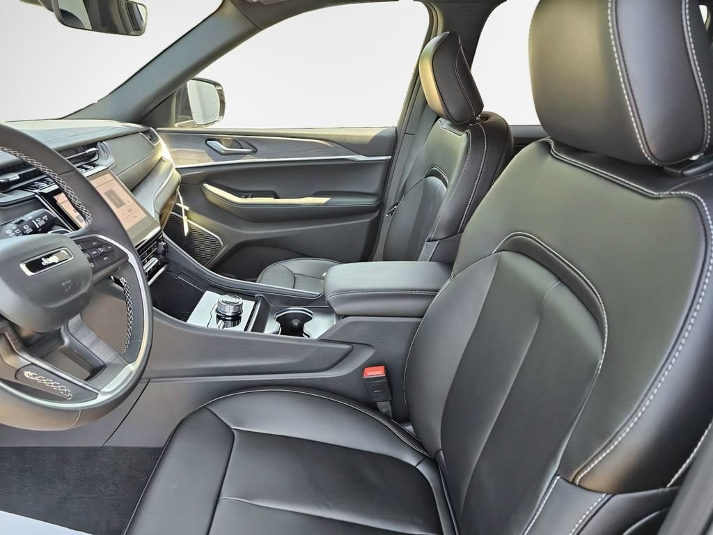 New 2025 Jeep Grand Cherokee Limited w/ Black Appearance Package AWD/4WD image 32