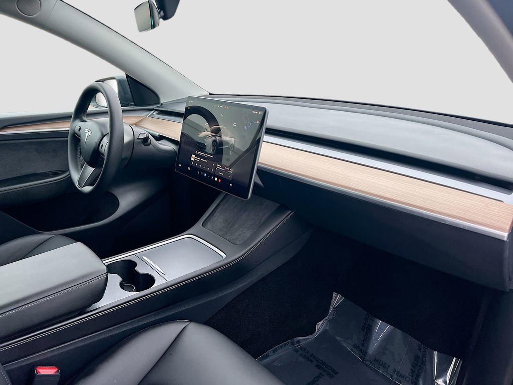 Used 2025 Tesla Model Y Long Range image 26