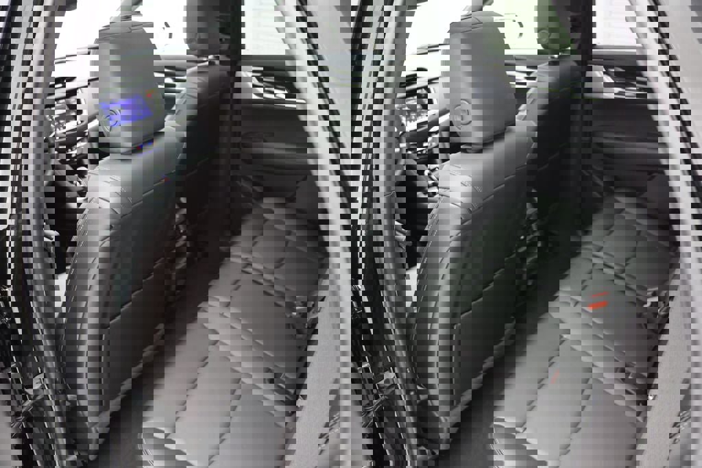 Used 2025 Cadillac XT5 Premium Luxury image 11