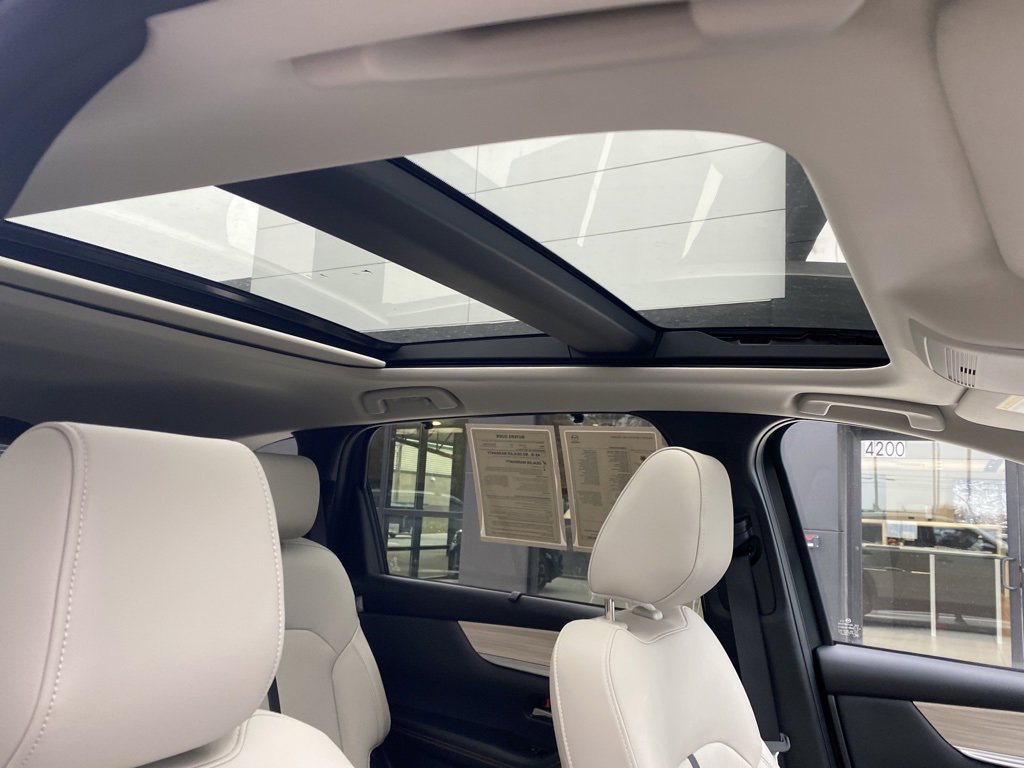 Certified 2025 MAZDA CX-70 Plug-In Hybrid w/ Premium Pkg image 11