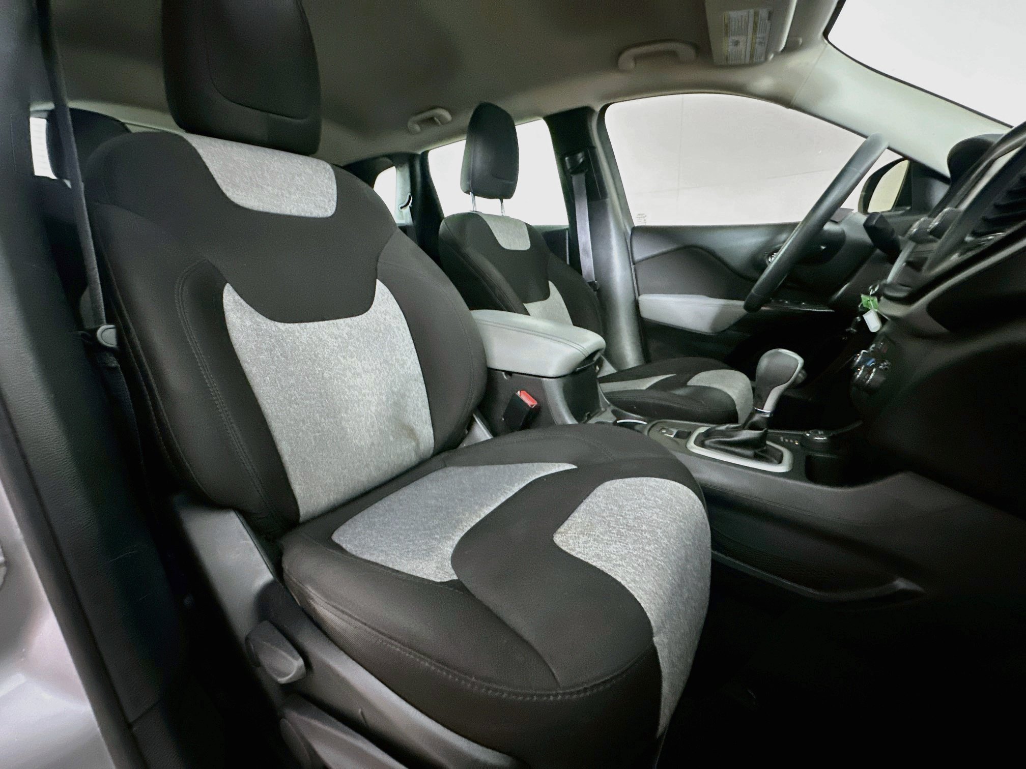 Used 2014 Jeep Cherokee Sport AWD/4WD image 27