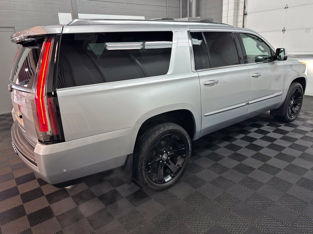 Used 2017 Cadillac Escalade ESV Platinum AWD/4WD image 10