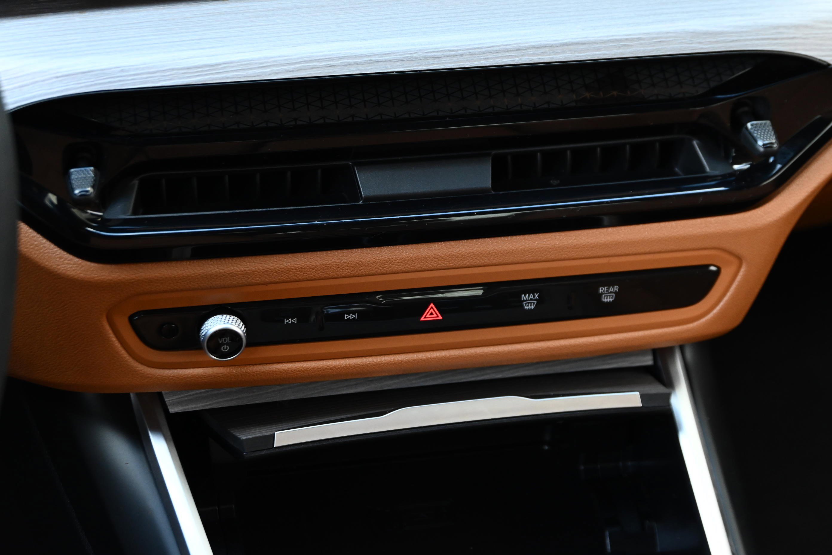 Certified 2025 BMW 330i Sedan image 19