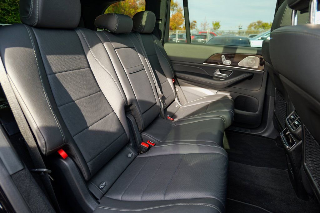 Used 2025 Mercedes-Benz GLS 450 4MATIC image 32