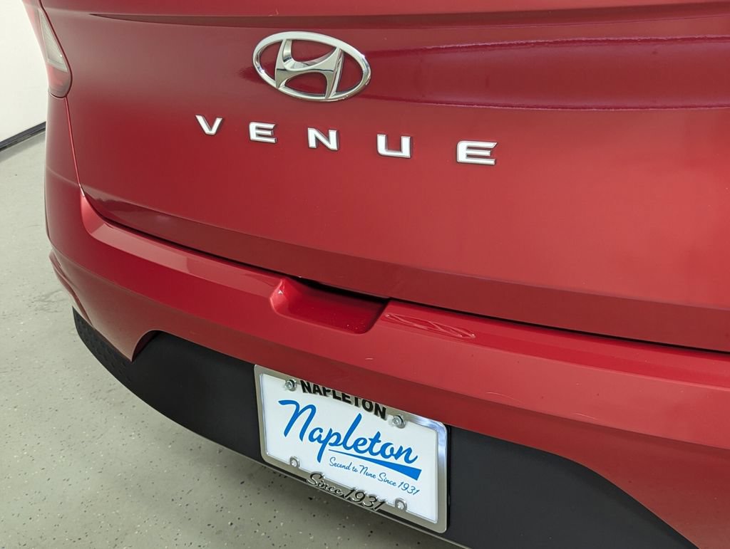 Used 2022 Hyundai Venue Limited FWD image 8