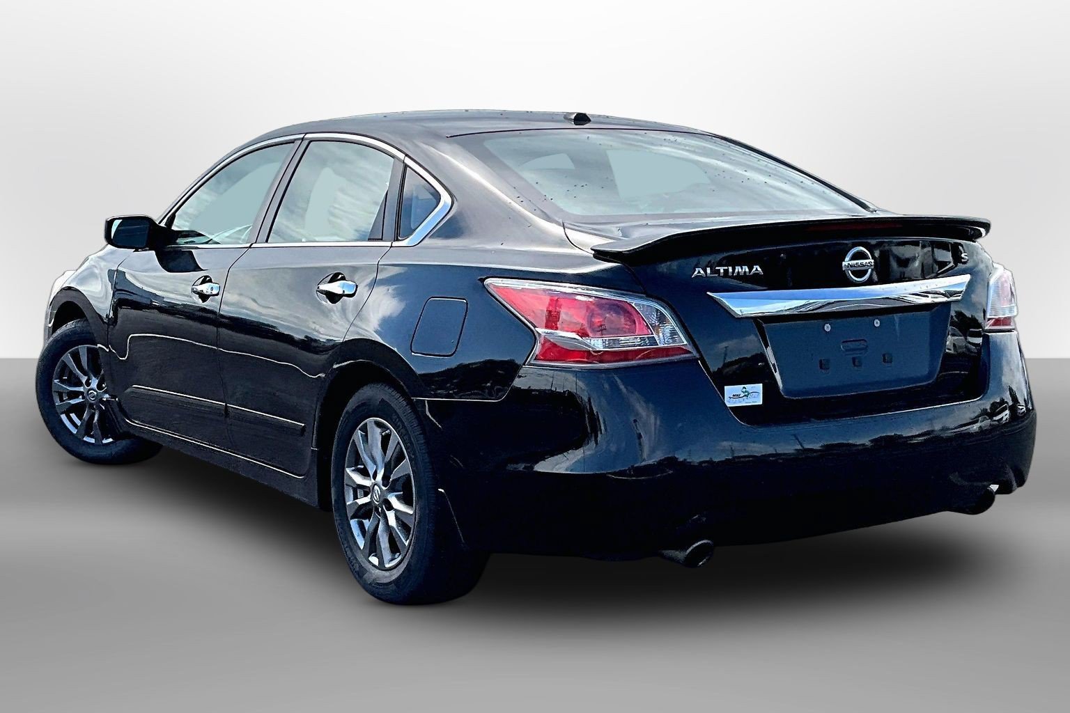 Used 2015 Nissan Altima 2.5 S w/ Sport Value Package FWD image 9