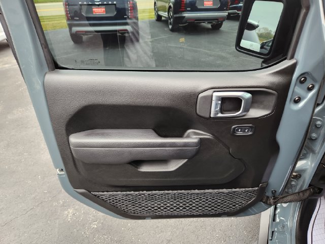 Used 2025 Jeep Wrangler Sport AWD/4WD image 19